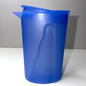 Tupperware Impressions Small Pitcher - 1 Liter 4 Cups - Rocker Top - Blue
